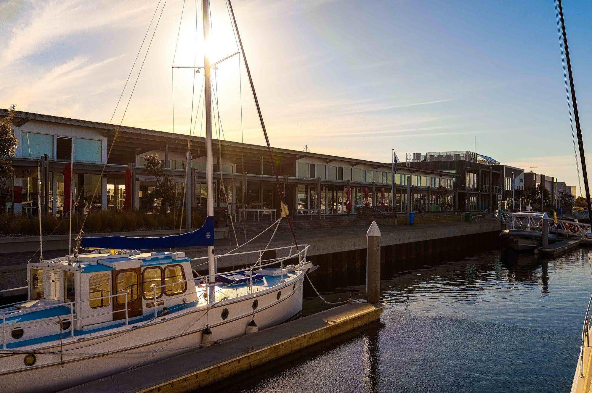 Point Lonsdale Holiday Apartments (Adults Only) Queenscliff Exteriör bild
