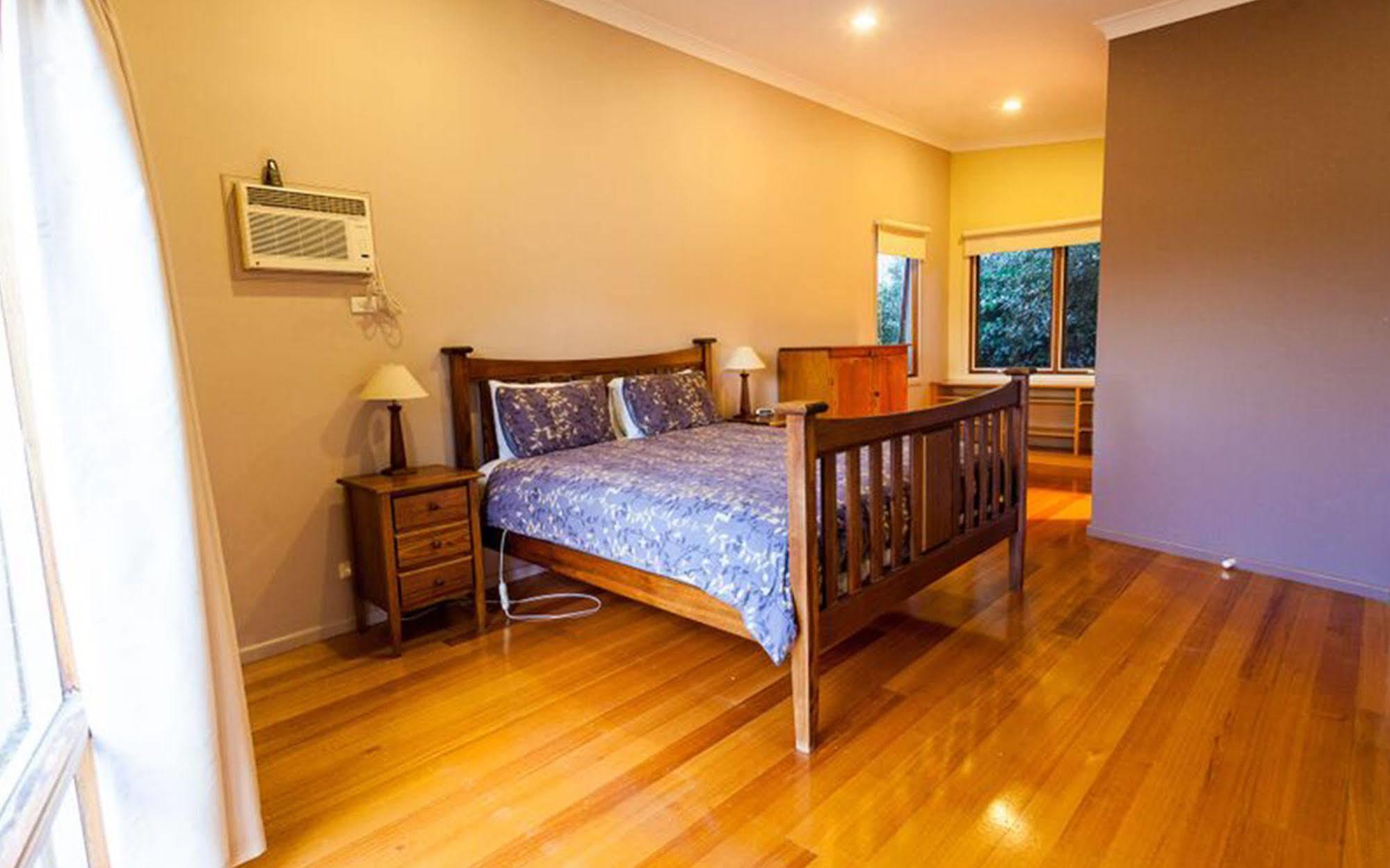 Point Lonsdale Holiday Apartments (Adults Only) Queenscliff Exteriör bild