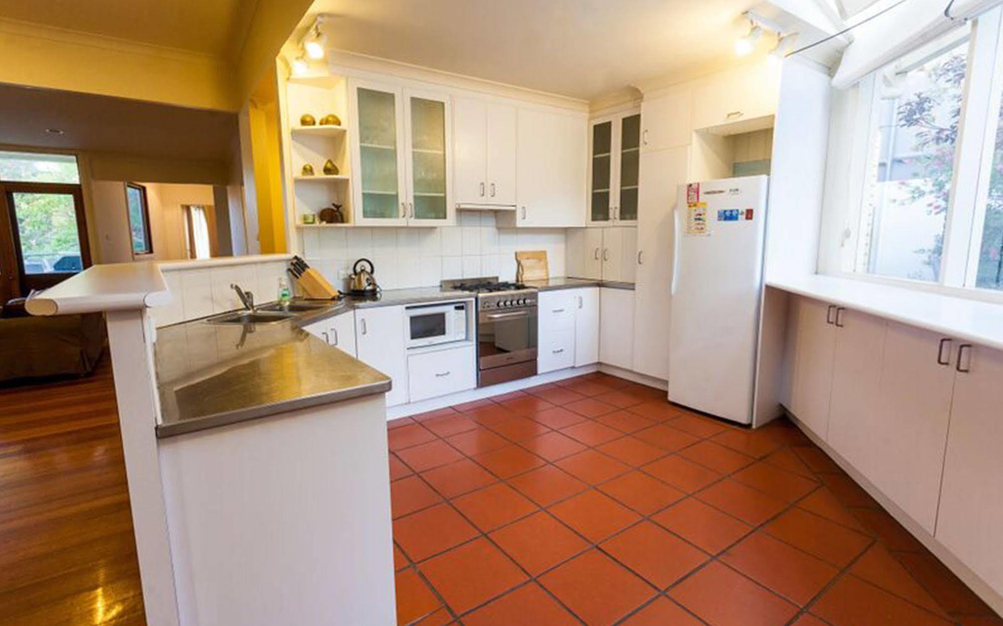 Point Lonsdale Holiday Apartments (Adults Only) Queenscliff Exteriör bild