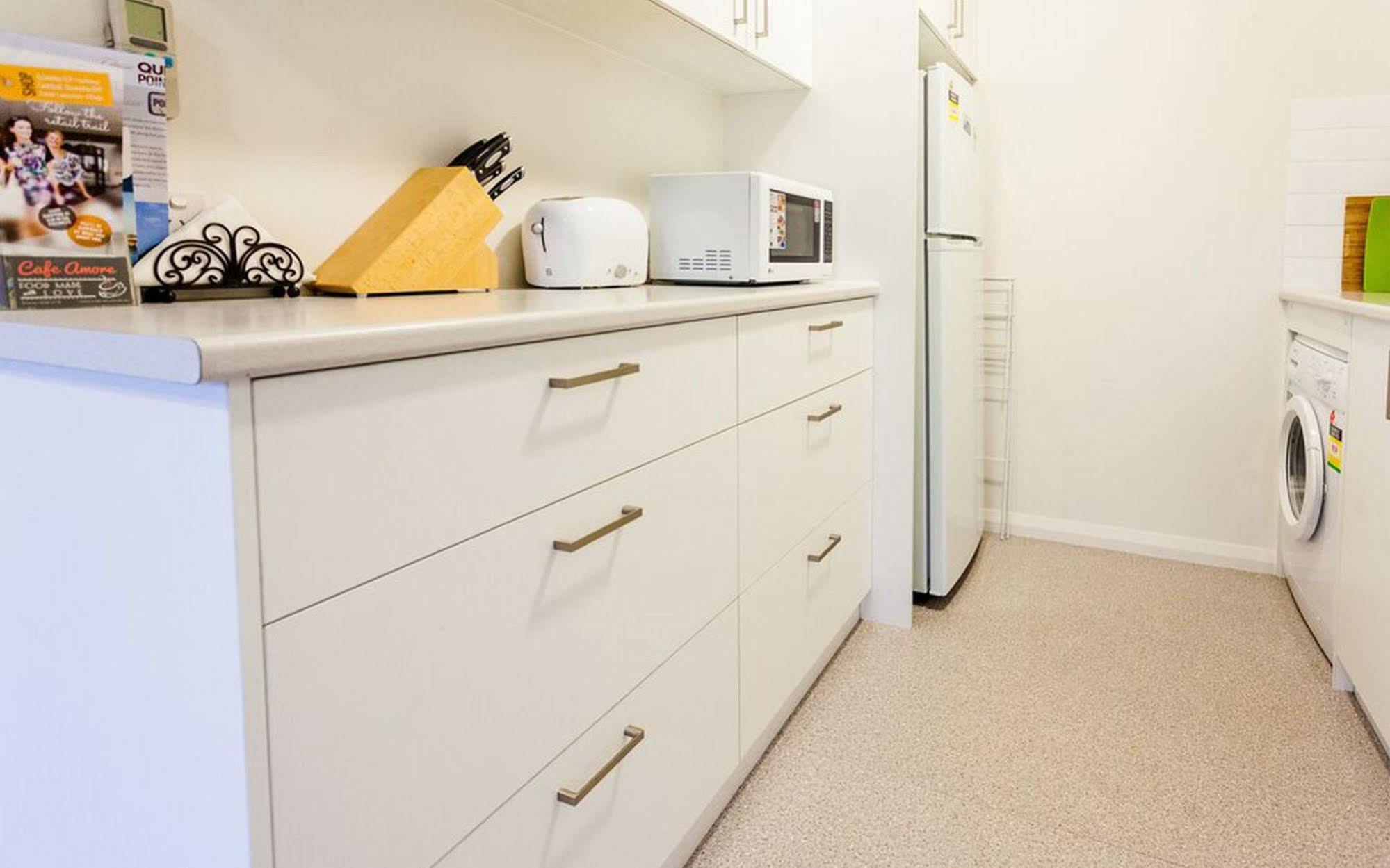 Point Lonsdale Holiday Apartments (Adults Only) Queenscliff Exteriör bild