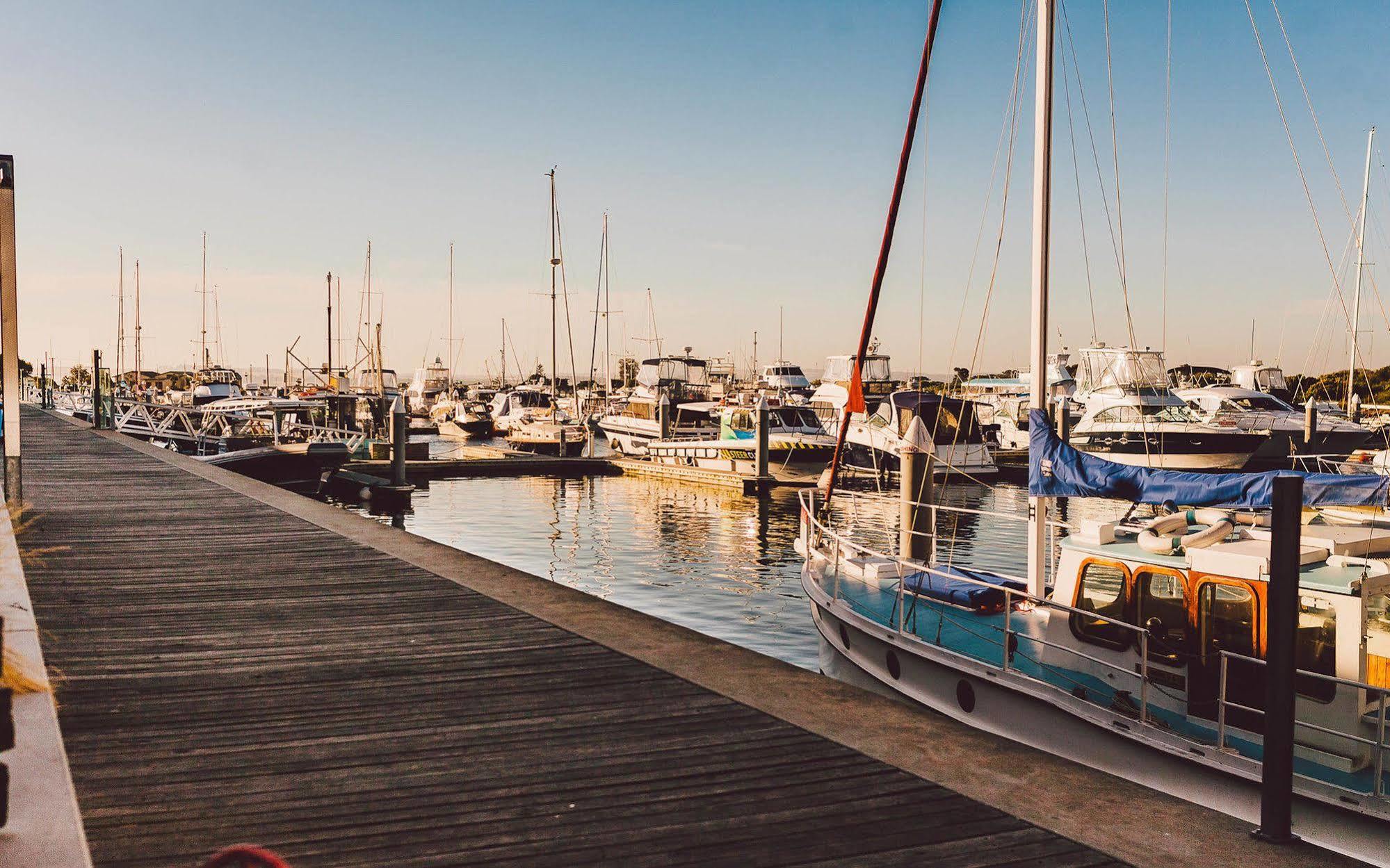 Point Lonsdale Holiday Apartments (Adults Only) Queenscliff Exteriör bild